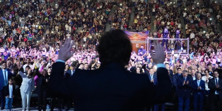 Milei y la iglesia evangélica: un evento histórico que causa debate